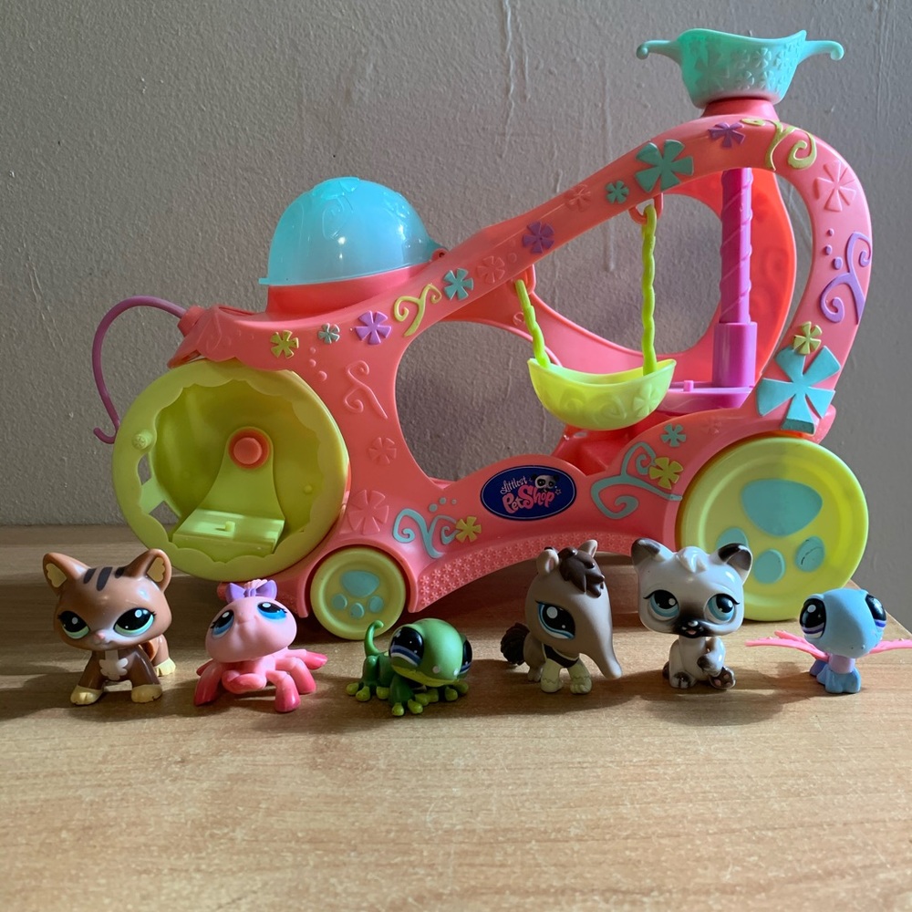 Hasbro littlest pet shop crusier and pets